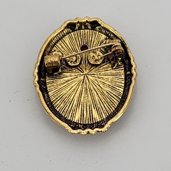 Elegant Embossed Cameo Brooch Vintage Style With Bonus Matching Cameo Brooch - Picture 7 of 8